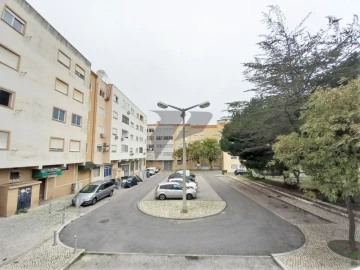 Apartamento T3 para Venda em Charneca de Caparica e Sobreda