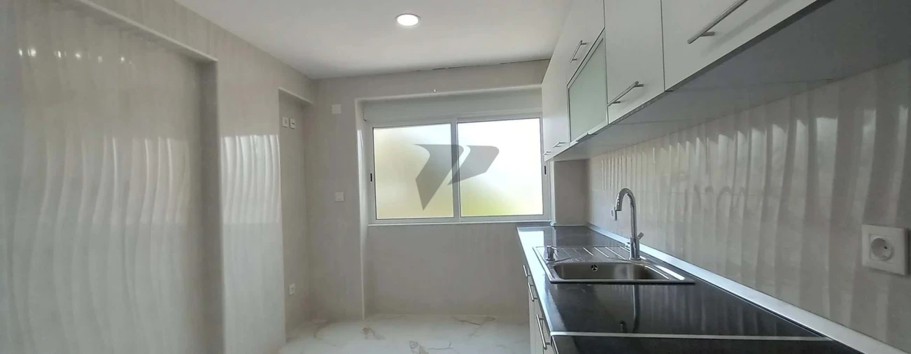 Apartamento T3 para Venda em Charneca de Caparica e Sobreda Foto 11