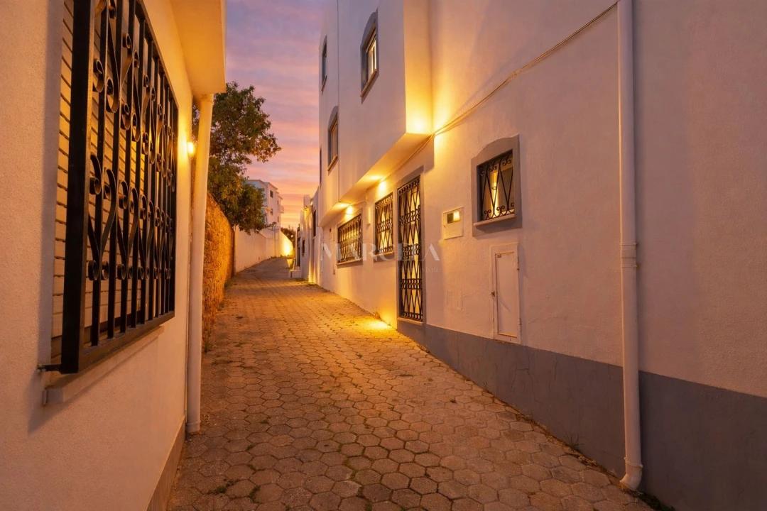 Negócio para Venda em Lagos (São Sebastião e Santa Maria) Foto 1