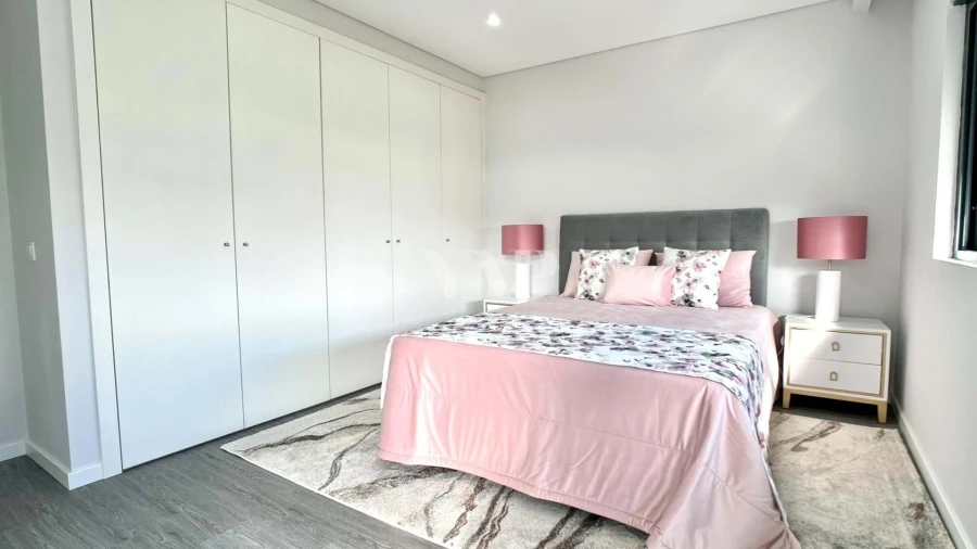 Apartamento T3 para Venda em Quelfes Foto 4