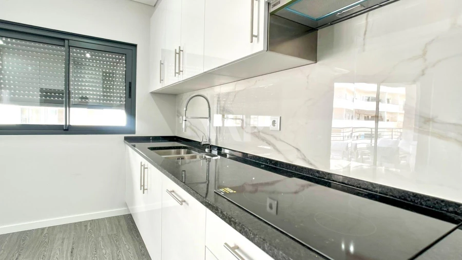 Apartamento T3 para Venda em Quelfes Foto 14