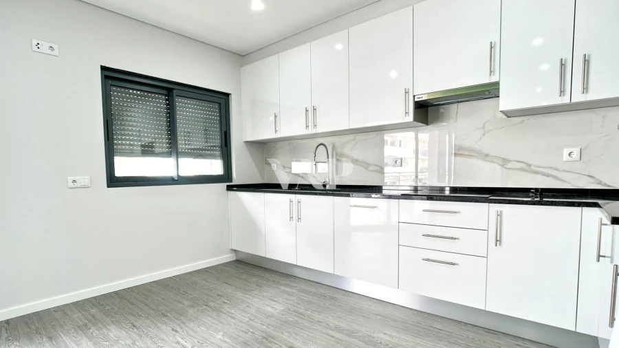 Apartamento T3 para Venda em Quelfes Foto 11