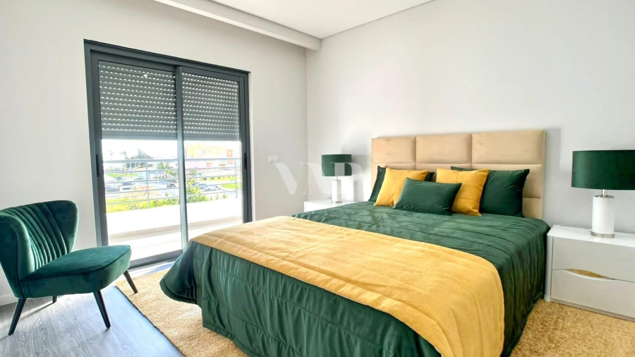 Apartamento T3 para Venda em Quelfes Foto 13