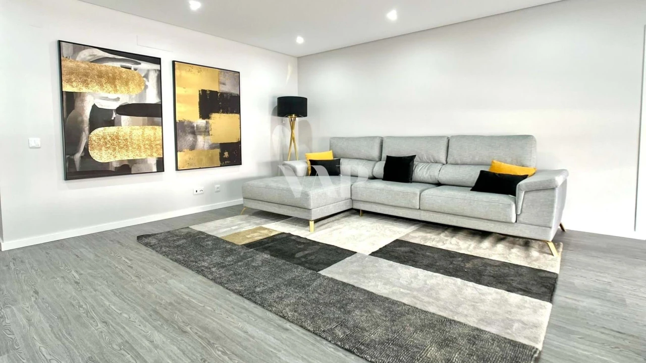 Apartamento T3 para Venda em Quelfes Foto 8