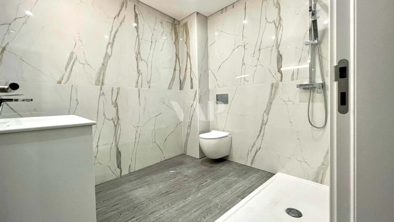 Apartamento T3 para Venda em Quelfes Foto 6