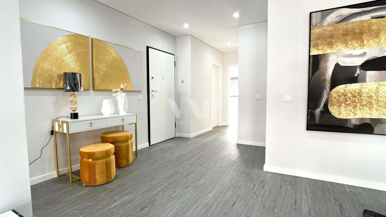 Apartamento T3 para Venda em Quelfes Foto 7