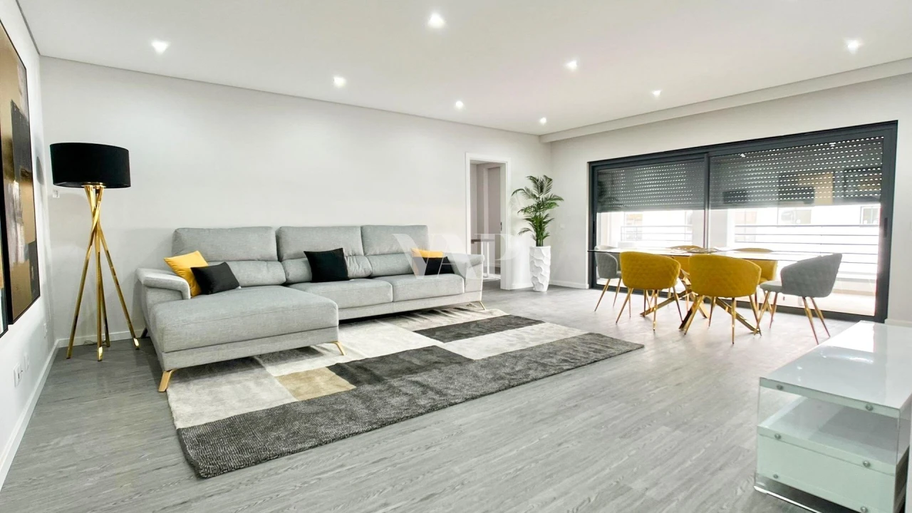 Apartamento T3 para Venda em Quelfes Foto 2