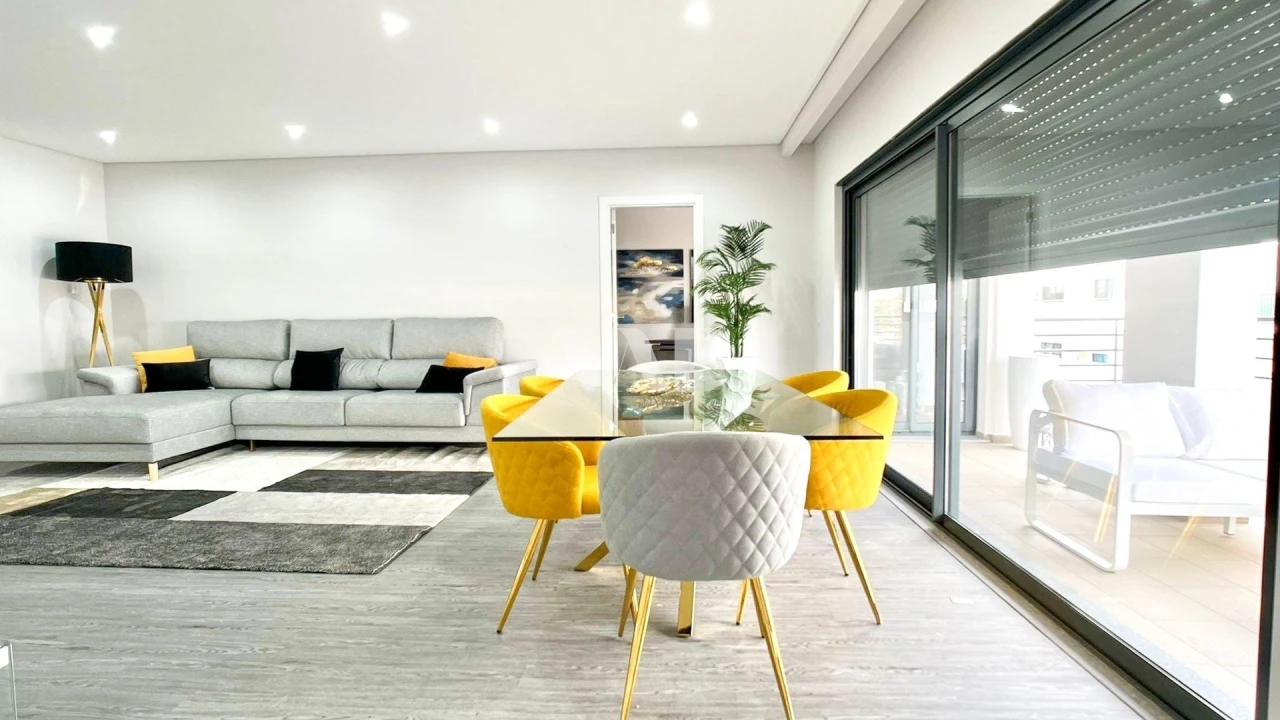 Apartamento T3 para Venda em Quelfes Foto 9