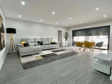 Apartamento T3 para Venda em Quelfes