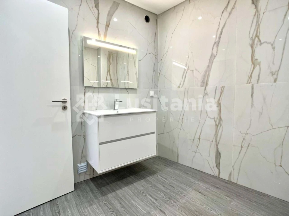 Apartamento T3 para Venda em Quelfes Foto 14