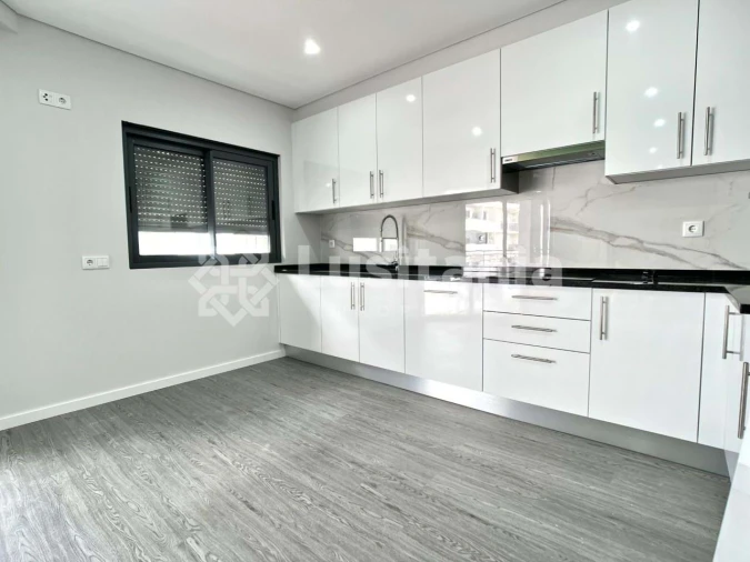 Apartamento T3 para Venda em Quelfes Foto 3