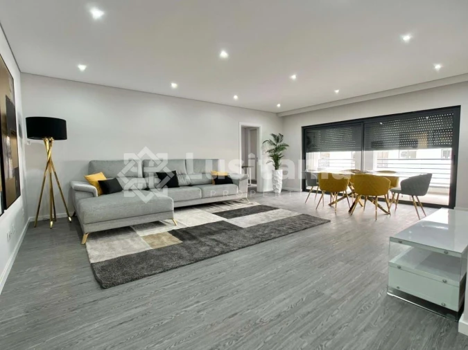 Apartamento T3 para Venda em Quelfes Foto 2