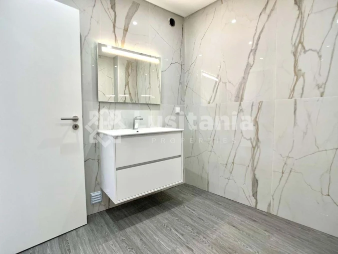 Apartamento T3 para Venda em Quelfes Foto 14