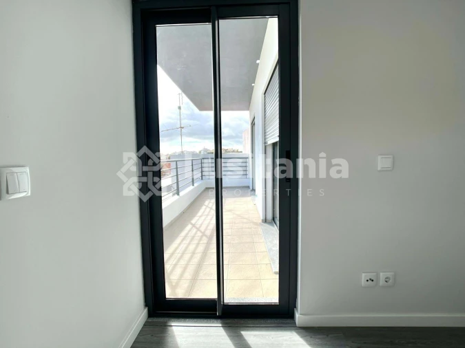 Apartamento T3 para Venda em Quelfes Foto 9