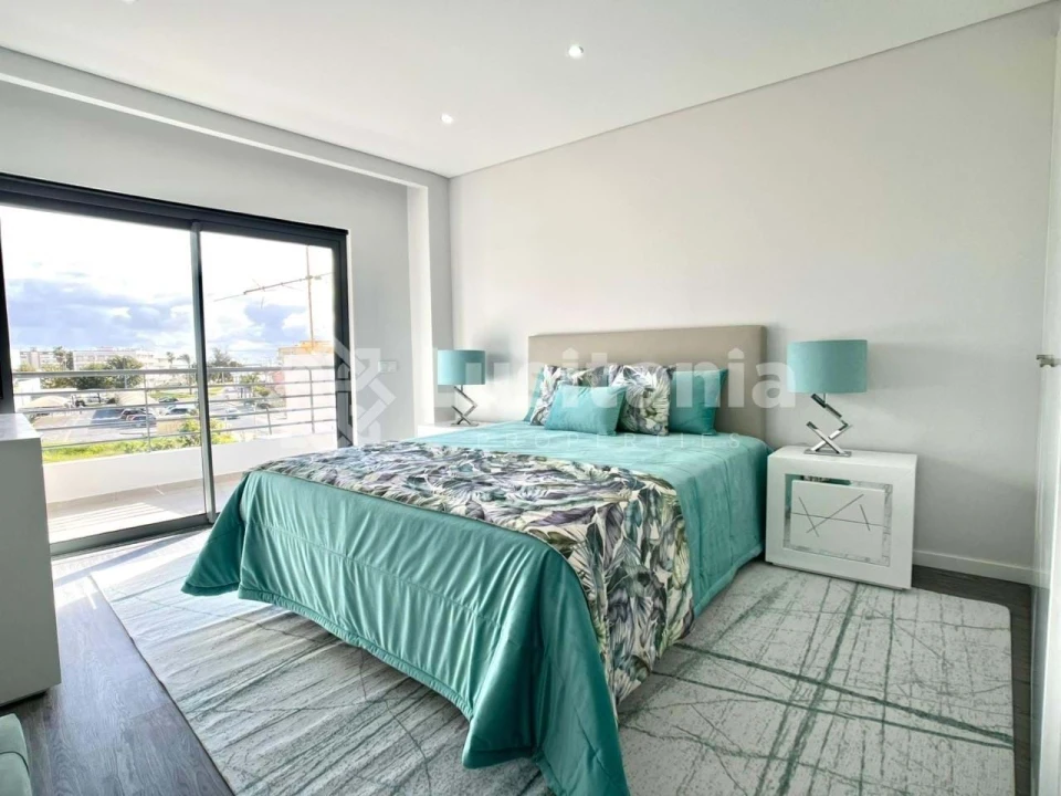 Apartamento T3 para Venda em Quelfes Foto 4