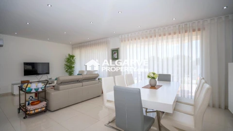 Moradia T3 para Venda em Quarteira