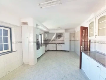 Moradia T3 para Venda em Charneca de Caparica e Sobreda