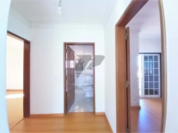 Moradia T3 para Venda em Charneca de Caparica e Sobreda