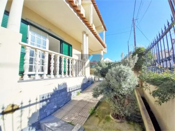 Moradia T3 para Venda em Charneca de Caparica e Sobreda