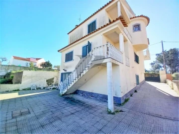 Moradia T3 para Venda em Charneca de Caparica e Sobreda
