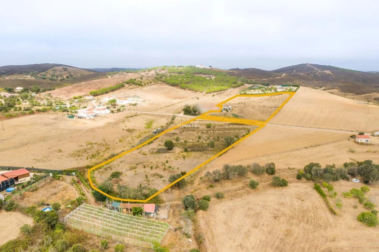 Terreno para Venda em Lagos (São Sebastião e Santa Maria) Foto 2