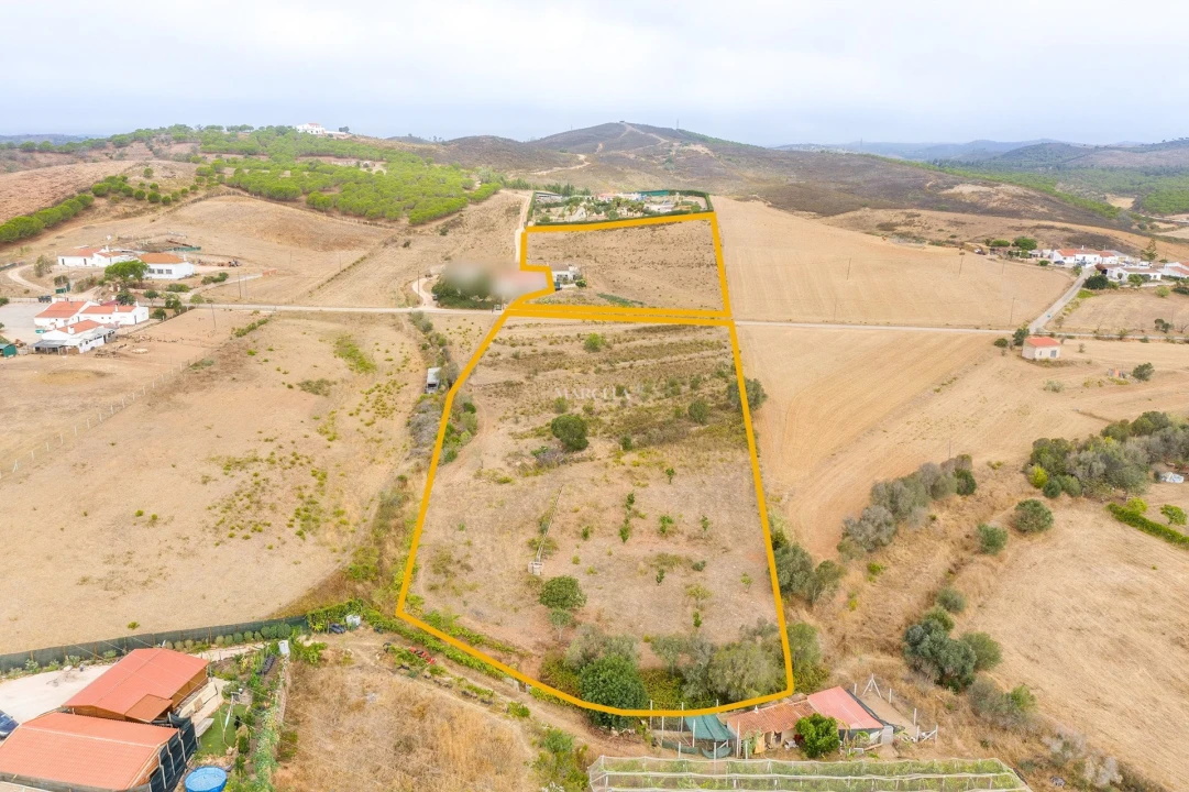 Terreno para Venda em Lagos (São Sebastião e Santa Maria) Foto 1