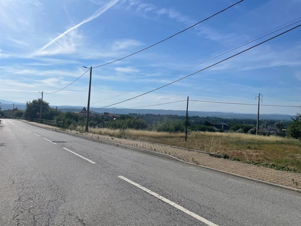 Terreno Comércio / Armazém para Venda em Mangualde, Mesquitela e Cunha Alta Foto 1
