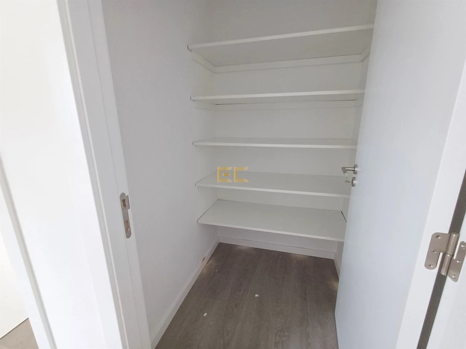 Moradia T4 para Venda em Tavarede Foto 11