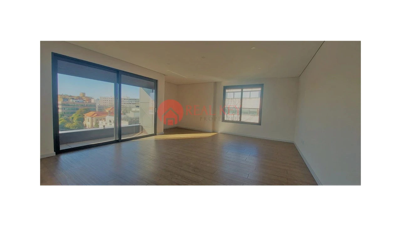 Apartamento T3 para Venda em Cedofeita, Santo Ildefonso, Sé, Miragaia, São Nicolau e Vitória Foto 1