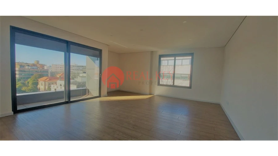 Apartamento T3 para Venda em Cedofeita, Santo Ildefonso, Sé, Miragaia, São Nicolau e Vitória Foto 1