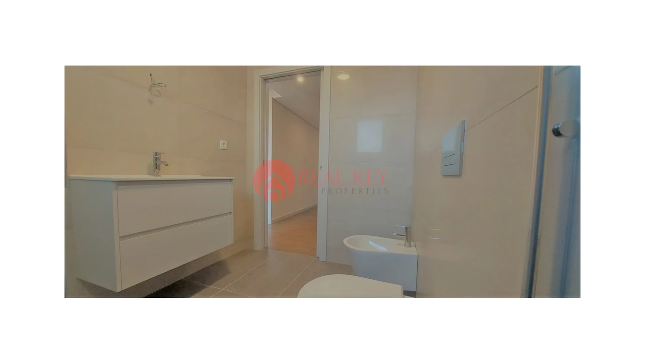 Apartamento T3 para Venda em Cedofeita, Santo Ildefonso, Sé, Miragaia, São Nicolau e Vitória Foto 5