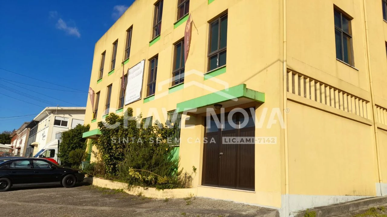 Armazém para Venda em São João da Madeira Foto 12