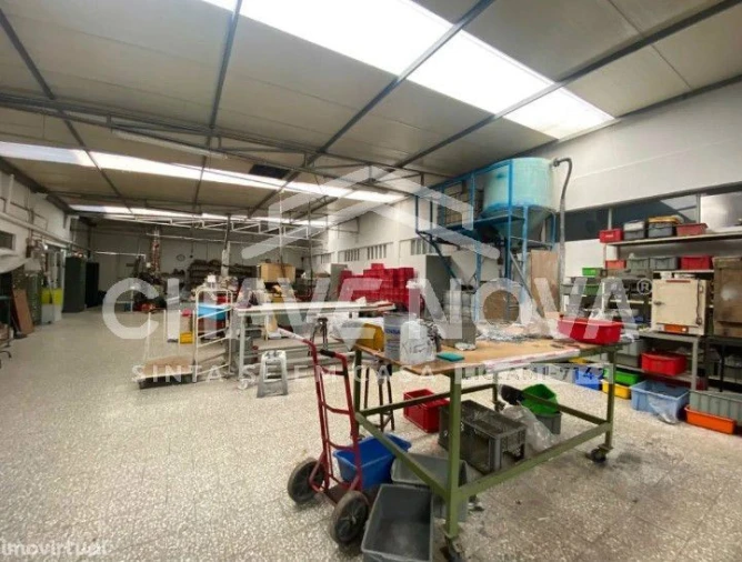 Armazém para Venda em São João da Madeira Foto 1