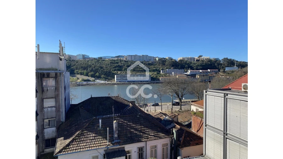 Prédio para Venda em Lordelo do Ouro e Massarelos Foto 1