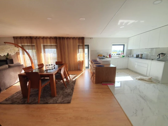Apartamento T4 para Venda em Baltar