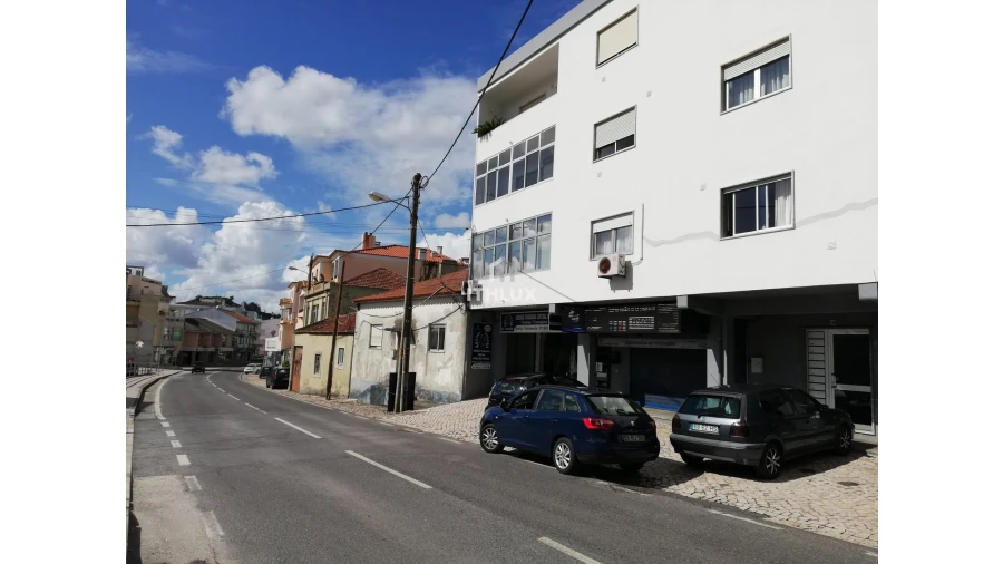 Prédio para Venda em Venda do Pinheiro e Santo Estêvão das Galés Foto 4
