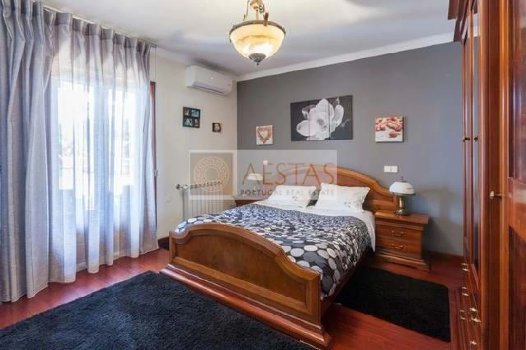 Moradia T5 para Venda em Espinho Foto 9