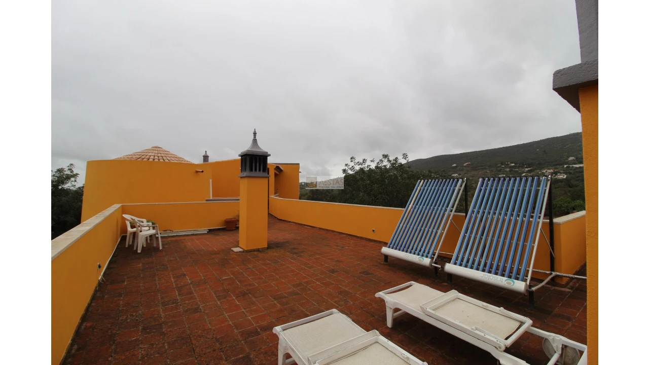 Moradia T6 para Venda em Santa Barbara de Nexe Foto 50