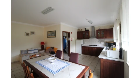 Moradia T6 para Venda em Santa Barbara de Nexe