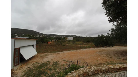 Moradia T6 para Venda em Santa Barbara de Nexe