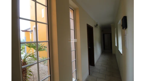 Moradia T6 para Venda em Santa Barbara de Nexe