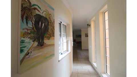 Moradia T6 para Venda em Santa Barbara de Nexe