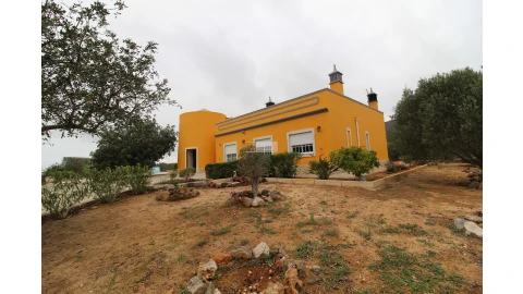 Moradia T6 para Venda em Santa Barbara de Nexe
