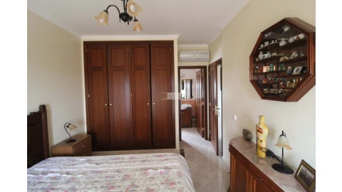 Moradia T6 para Venda em Santa Barbara de Nexe