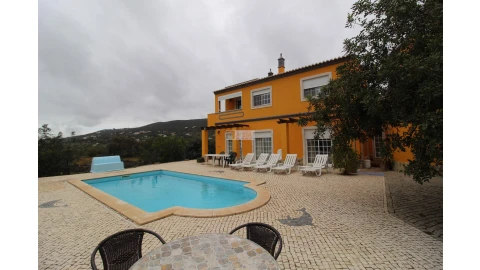 Moradia T6 para Venda em Santa Barbara de Nexe