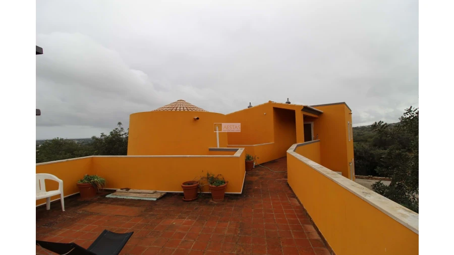 Moradia T6 para Venda em Santa Barbara de Nexe Foto 52