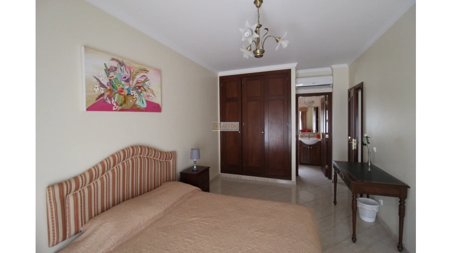 Moradia T6 para Venda em Santa Barbara de Nexe Foto 33