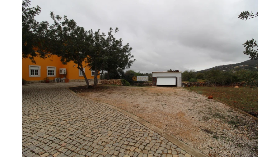 Moradia T6 para Venda em Santa Barbara de Nexe Foto 10