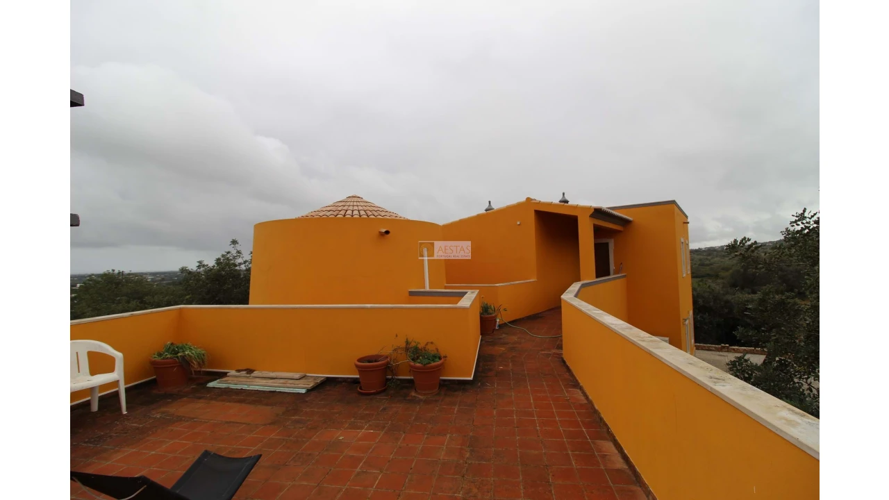 Moradia T6 para Venda em Santa Barbara de Nexe Foto 52