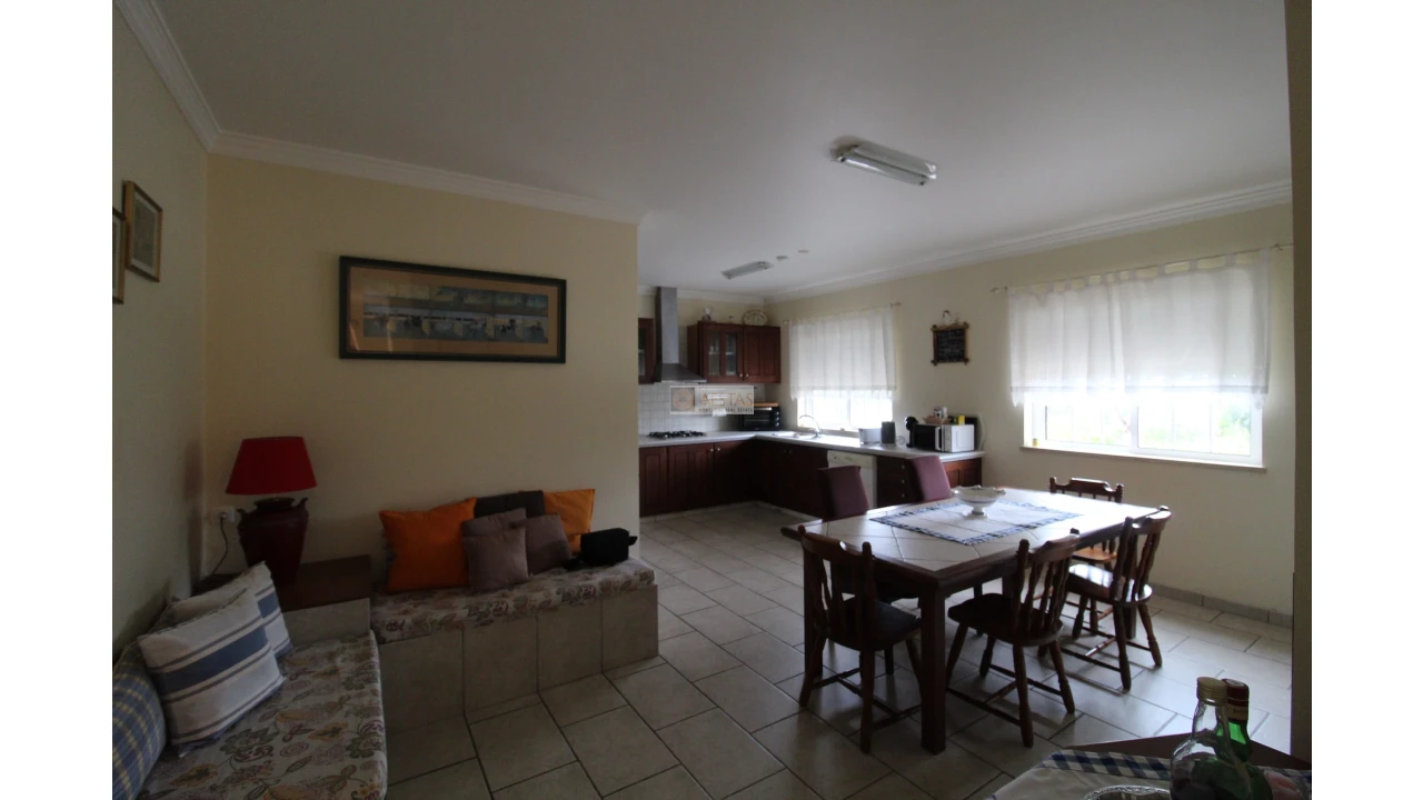 Moradia T6 para Venda em Santa Barbara de Nexe Foto 22